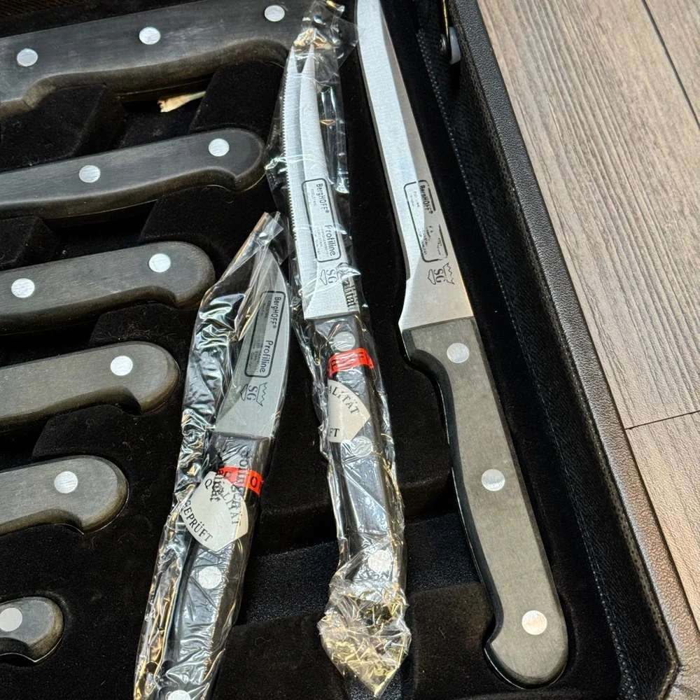 Vintage BergHOFF Worldwide 16 Piece Knife Set In Black Locking Carry Briefcase - Picture 4 of 11